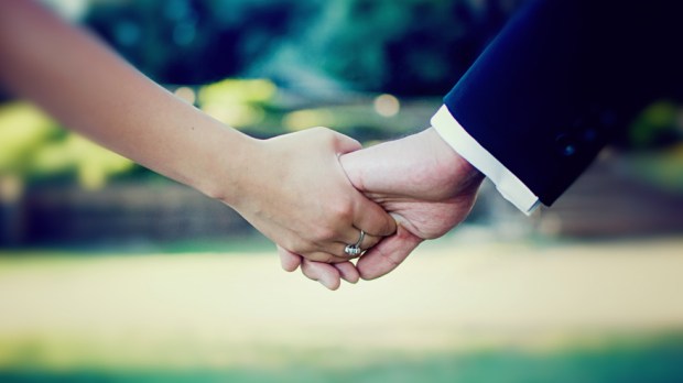 WEB3-WEDDING-HANDS-LOVE-Barbara Gallardo-(CC BY-NC 2.0)