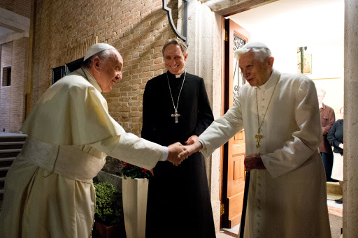 pe Francis shaking hands with Pope Emeritus Benedict XVI 2 &#8211; pt