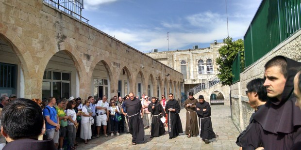 (FOTOGALLERY) Percorrere la Via Crucis di Gesù a Gerusalemme