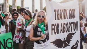 MANIFESTANTI PRO ABORTO