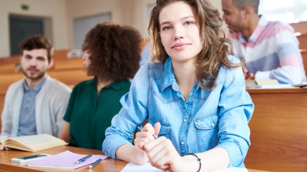 RAGAZZA, CLASSE, UNIVERSITA'