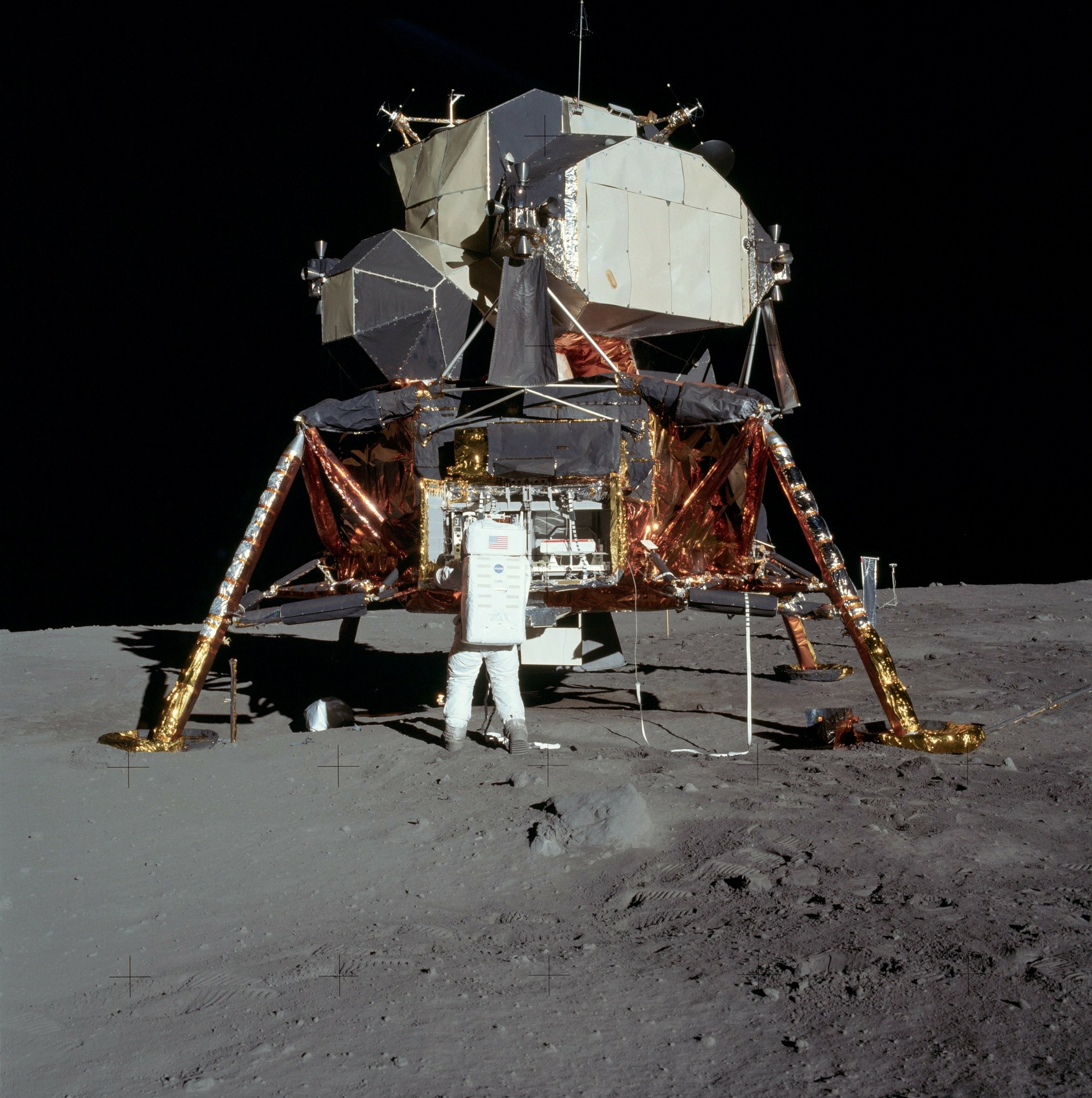 moon-landing-60543_1920.jpg