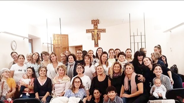 Foto di gruppo monastero Movimento femminile donne cristiane