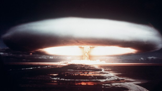 web2-nuclear-explosion-mururoa-atoll-afp-000_arp2292596.jpg