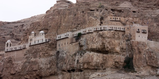 (slideshow) Il monastero costruito nel Monte delle Tentazioni
