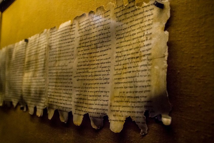 web-qumran-dead-sea-scroll-display-alefbet-shutterstock.jpg