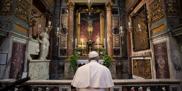 Pope prays christ