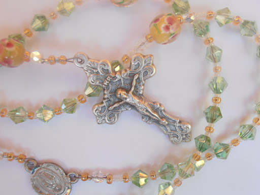 Green glass rosary and medal – ar
