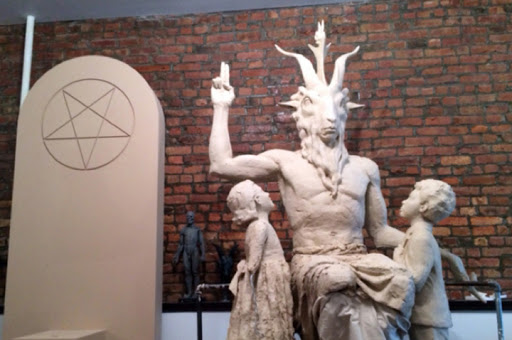 New Satanic Monument – en