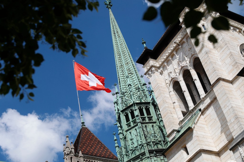 cathedral-st-peter-geneva-godong-ch132756a.jpg