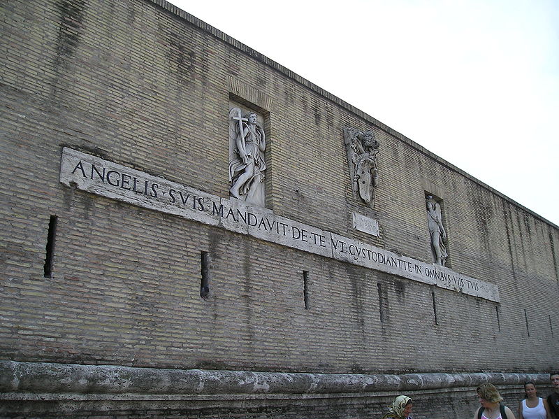iscrizioni porta angelica vaticano.jpg