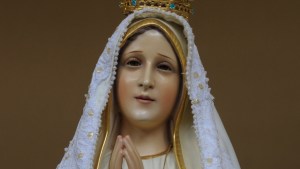 web-lady-virgin-mary-fatima-joseph-ferrara-our-lady-of-fatima-international-pilgrim-statue-cc.jpg