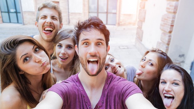 web-teenagers-crazy-friends-tongue-selfie-shutterstock_204448075-loreanto-ai.jpg
