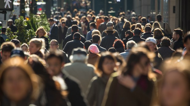 FOULE DANS LA RUE