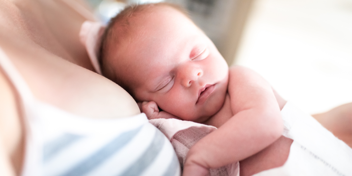 WEB3-A-tiny-premature-baby-girl-weighing-just-4lbs-falls-asleep-on-her-mothers-breasts-skin-to-skin-contact-Shutterstock_1224291448.jpg