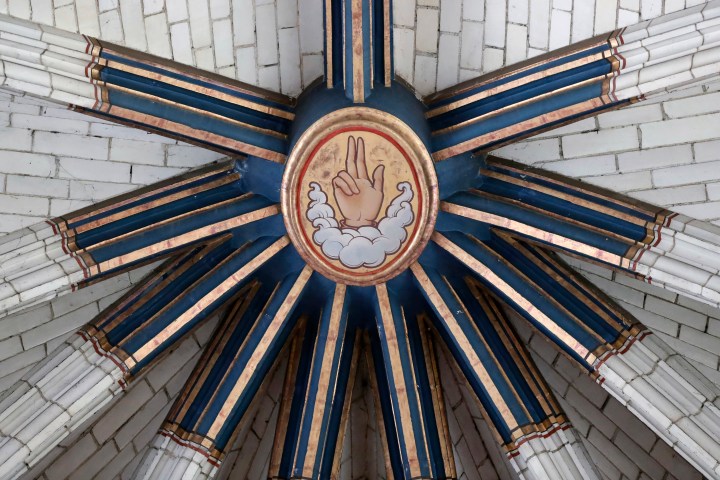 main de dieu cathédrale orléans