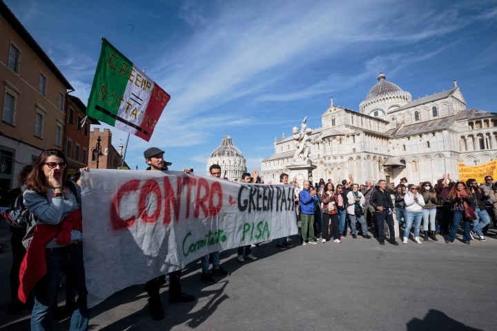 Italy-Green-Pass-Protest-075_delpunta-visitade211018_npAnO.jpg