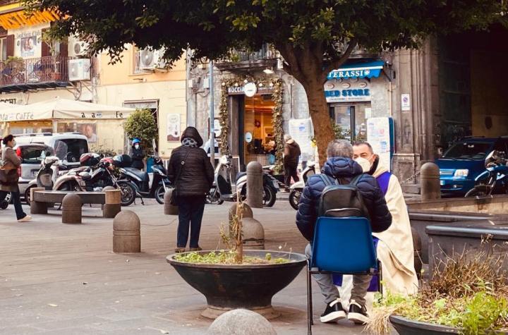 confessione in strada a napoli