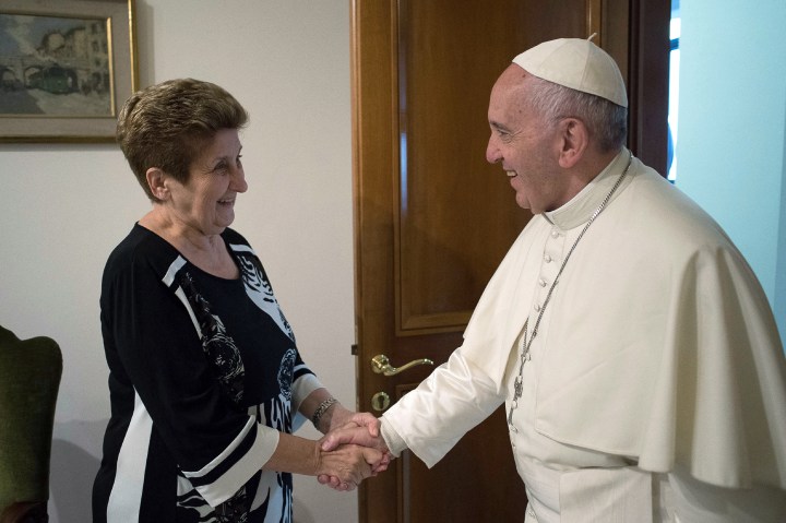 Pope-Francis-shaking-hands-with-Mariella-Enoc-AFP