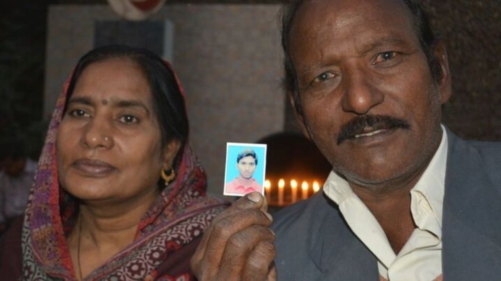 WEB2-Akash-Bashir-PAKISTAN-PARENTS-RETOUCHE-AED.jpg