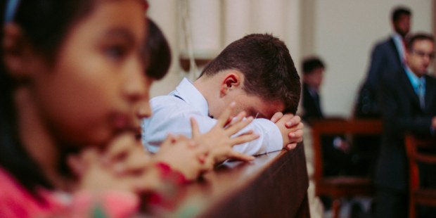 (FOTOGALLERY) Come insegnare ai bambini la liturgia: i primi 7 gesti