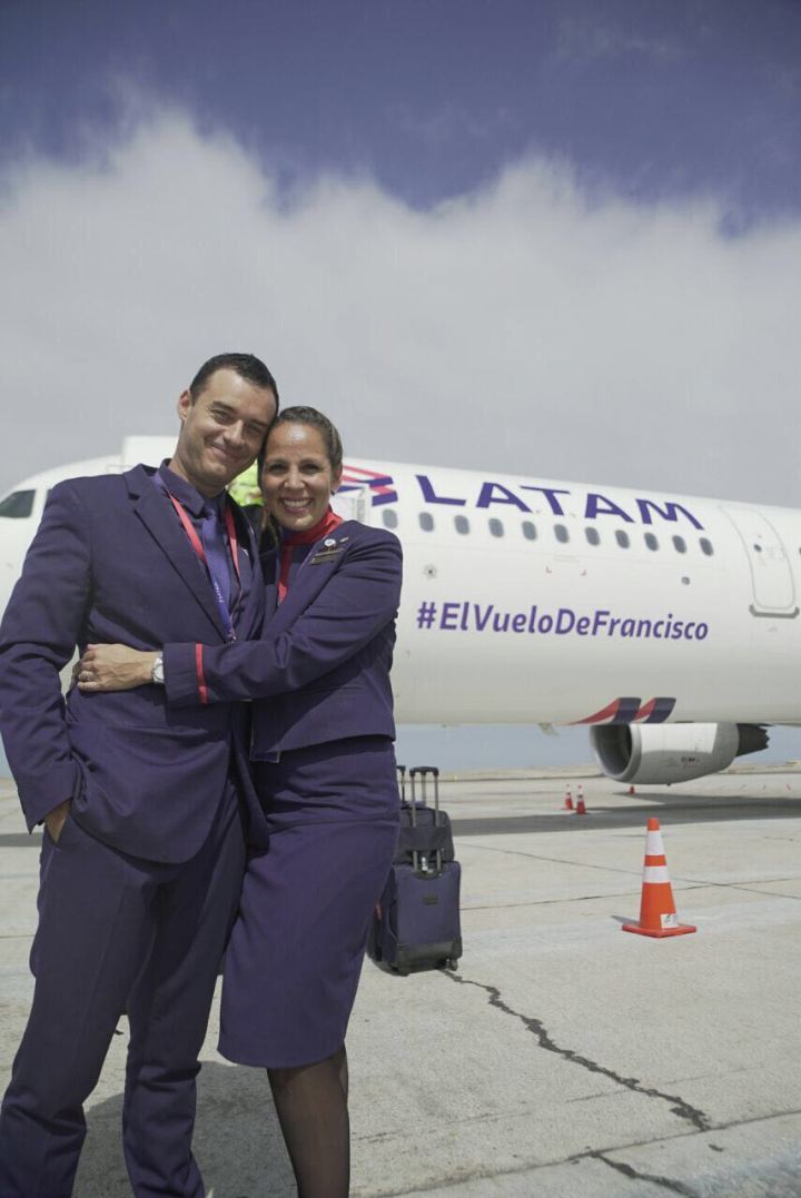 WEB-MARRIAGE-PLANE-CHILE-POPE-FRANCIS-COUPLE-2-@LATAM_CHI.jpg