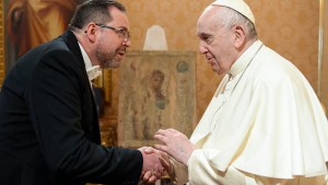 Ukrainian-ambassador-to-the-Holy-See-Andrii-Yurash-meeting-with-Pope-Francis-AFP