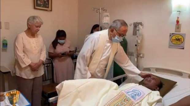 Khamsan Mim Khountichak, seminarista com câncer terminal, é ordenado no hospital