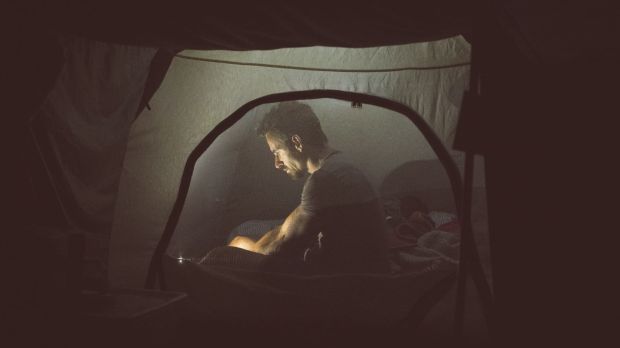modlitwa wieczorna w namiocie