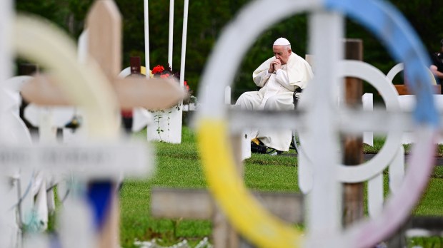 Pope-Francis-Indigenous-community-at-Muskwa-Park-in-Maskwacis-AFP