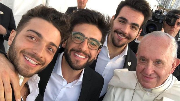 il volo foto selfie papa