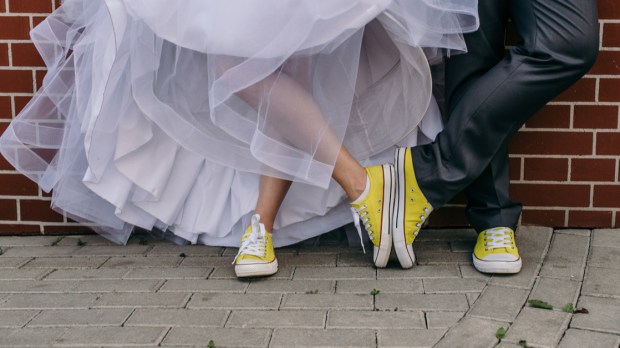 COPPIA, MATRIMONIO, SNEAKERS