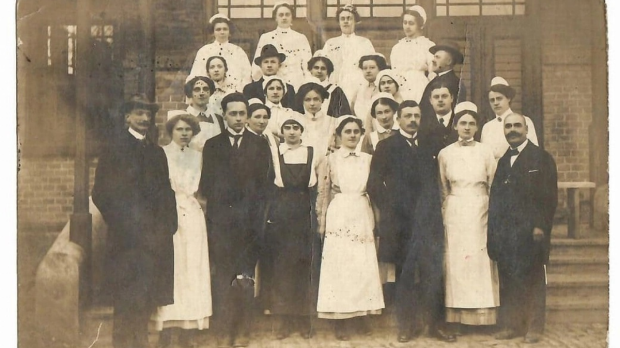 FOTO DI GRUPPO IN BIANCO E NERO CON EDITH STEIN