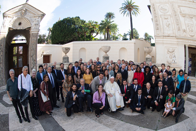 Pope-Francis-meeting-with-summit-Fondazione-Vitae-Vatican-Media-Foto-2