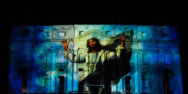 (FOTOGALLERY) Spettacolo di luci a San Pietro