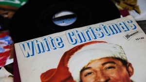 ALBUM CON VINILE DI WHITE CHRISTMAS E VOLTO DI BING CROSBY