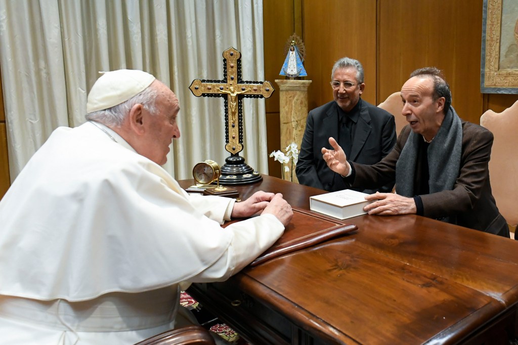 Audience-Pope-Francis-and-Roberto-Benigni
