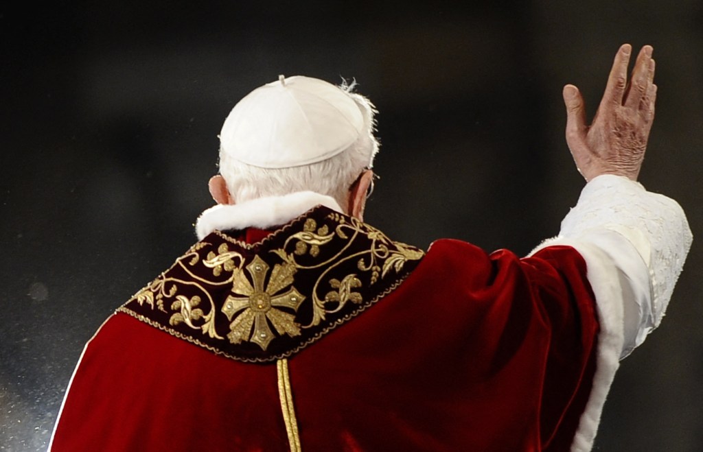 Pope-Benedict-XVI-holds-the-Cross-during-the-Via-Crucis-AFP